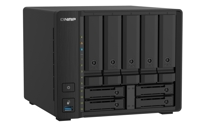 NAS Tower Qnap TS-932PX-4G - Contiene fino a 9 Hdd di cui 5 Hdd da 3.5" e 4 Hdd da 2.5". Fornito senza hard disk, 2 porte 10 GbE SFP + 2 porte 2.5GbE, 3 porte USB3.2, ram 4 Gb DDR4, processore 4CORE AL-324 1.7GHZ